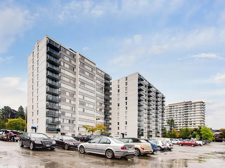 350 Douglas St — Photo 47
