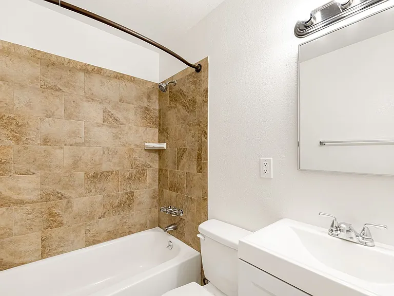 10600 Poplar St — Photo 11