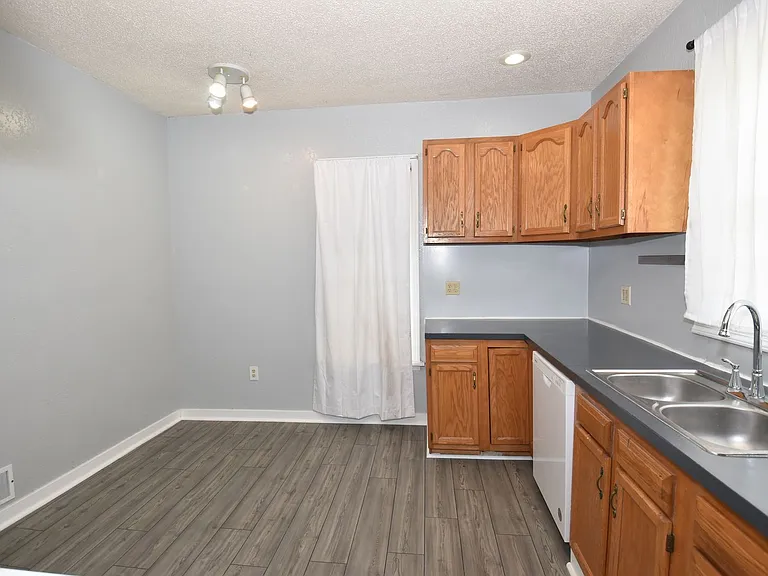 1327 Corby Blvd — Photo 8