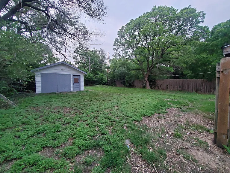 7214 E Castle Dr — Photo 5