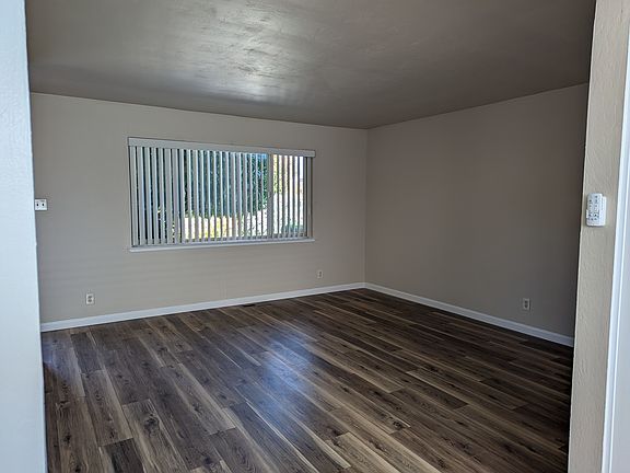 4th image of 24 Hobart Ave #1