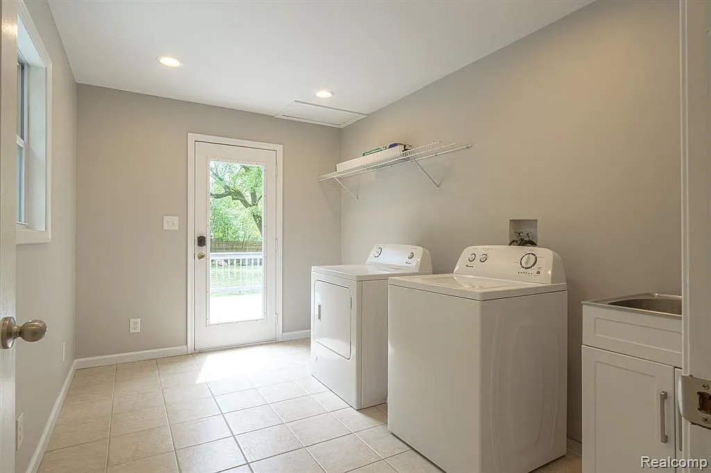 3 bed, 2754 sqft, $3,500 — Photo 4