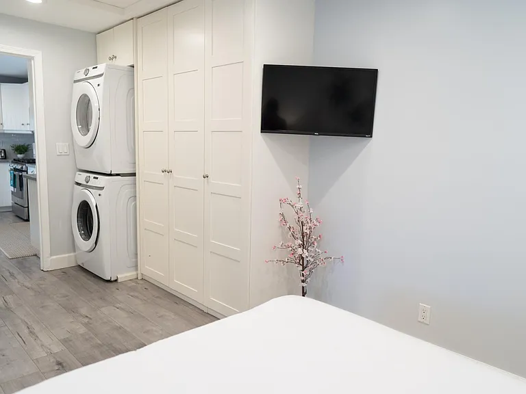 1058 Allen Ave — Photo 7