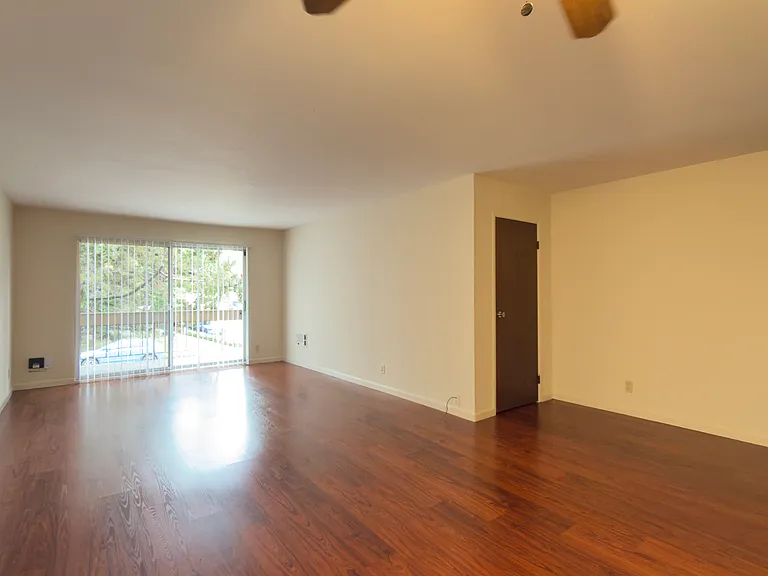 421 Perkins St — Photo 3