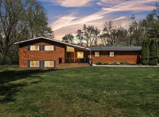 11273 Nine Mile Rd, South Lyon, MI 48178