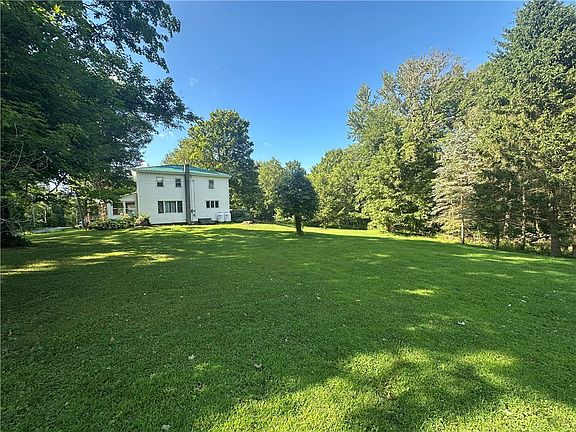 4th image of 8182 Centerport Rd