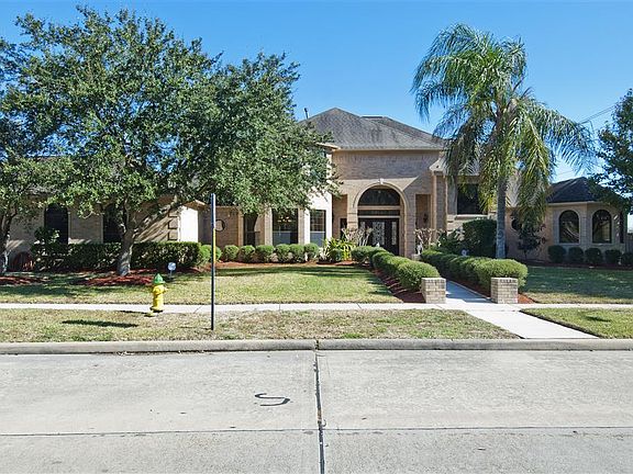 3rd image of 3518 Surrey Ln