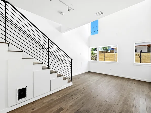 2002 E 7th St APT 241, Austin, TX 78702
