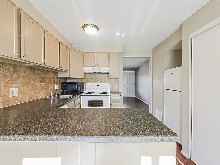 6464 W 13th Ave — Photo 3
