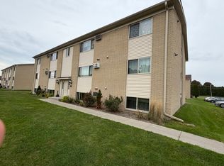 1875 Michigan Ave APT E5, Marysville, MI 48040