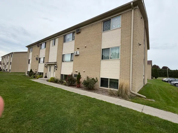 1875 Michigan Ave APT E5, Marysville, MI 48040