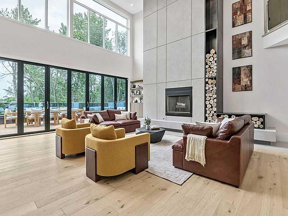 4th image of 63 W Pumpmeadow Cres SW