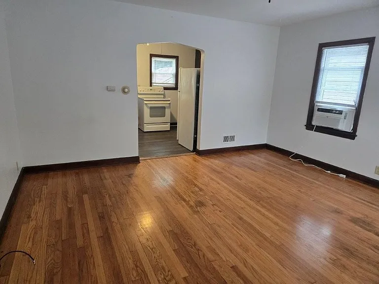 2737 Commercial Ave #1 — Photo 8
