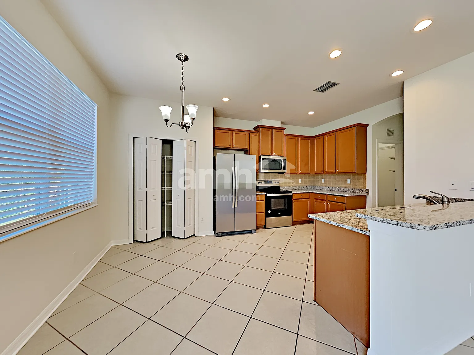 4 bed, 2.5 bath, 2012 sqft, $2,820 — Photo 3