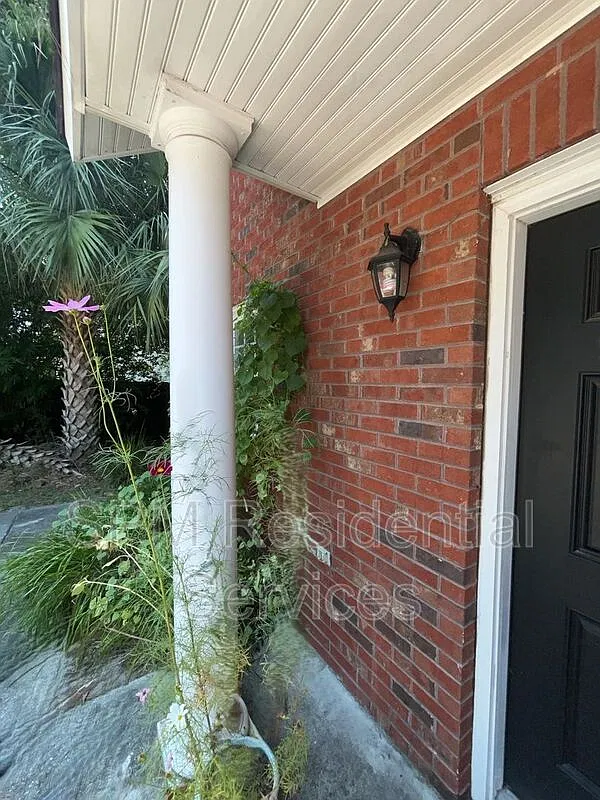 2 bed, 1.5 bath, 1000 sqft, $1,425 — Photo 2