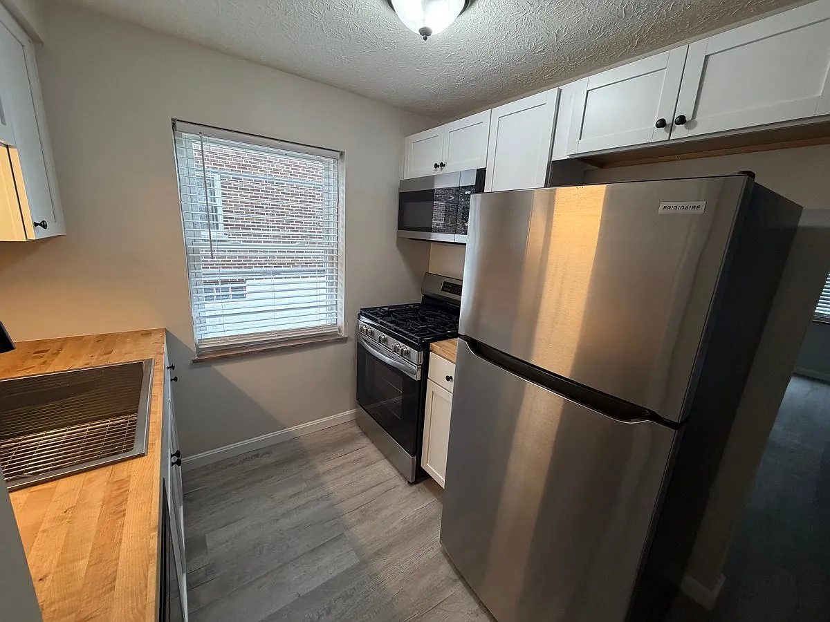 62 Gorman Lane Apt B — Photo 4