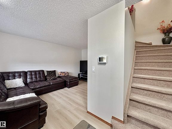 3rd image of 320 Spruce Ridge Rd #4