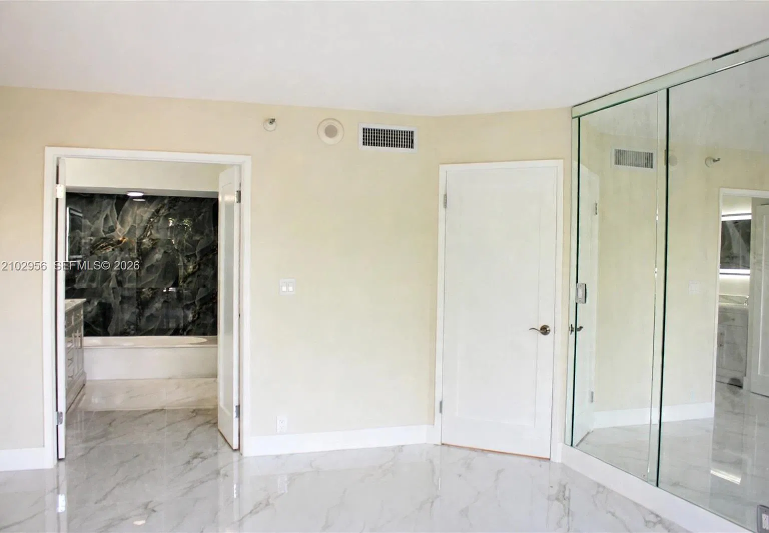 2 bed, 2.5 bath, 1365 sqft, $3,500 — Photo 3