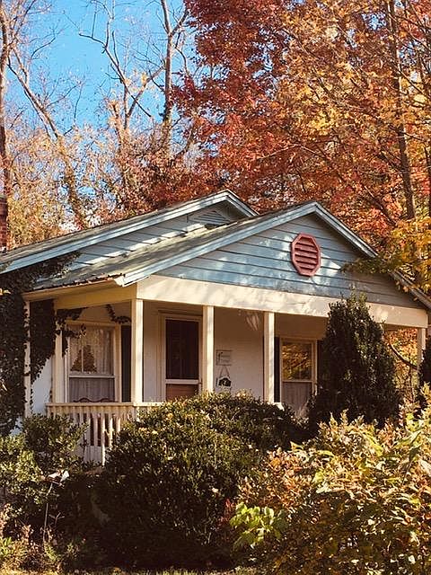 2nd image of 469 1/2 Walden Rd