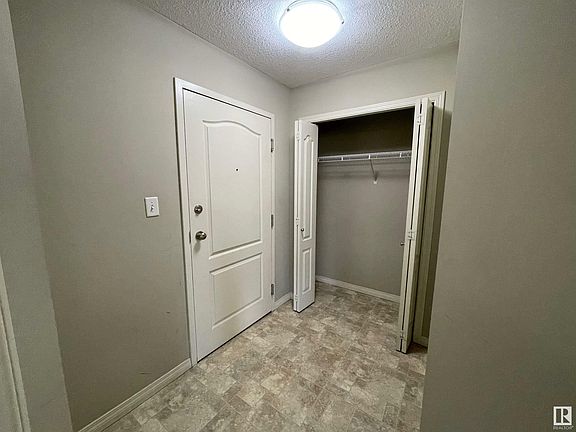 5th image of 4903 47th Ave #109