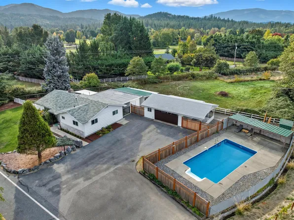 3280 New Hope Rd, Grants Pass, OR 97527