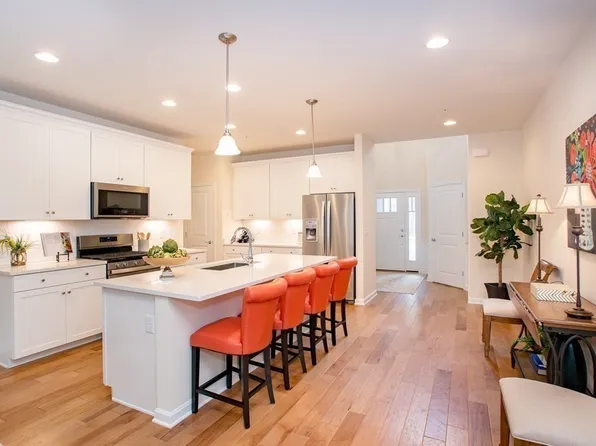 56 Shannon Way #10630, Upton, MA 01568