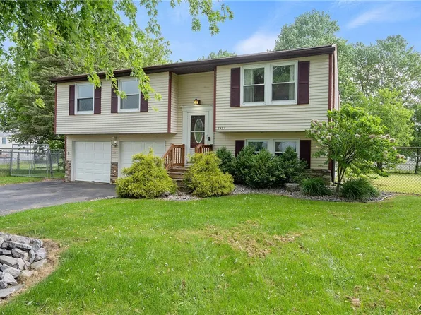 8497 Chinkapin Cir, Cicero, NY 13039