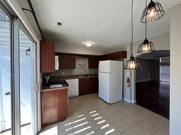 5th image of 407 S Chester St APT 17