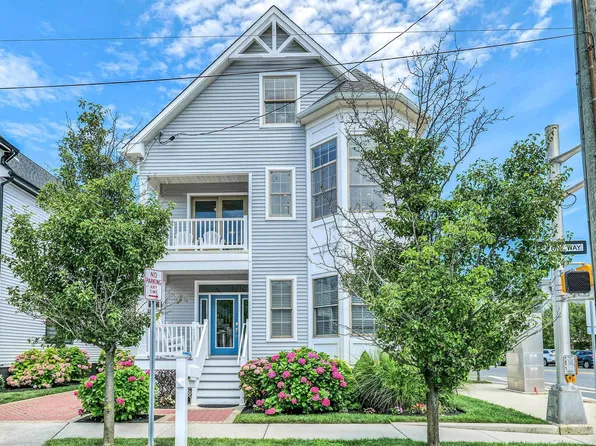 7723 Ventnor Ave, Margate, NJ 08402