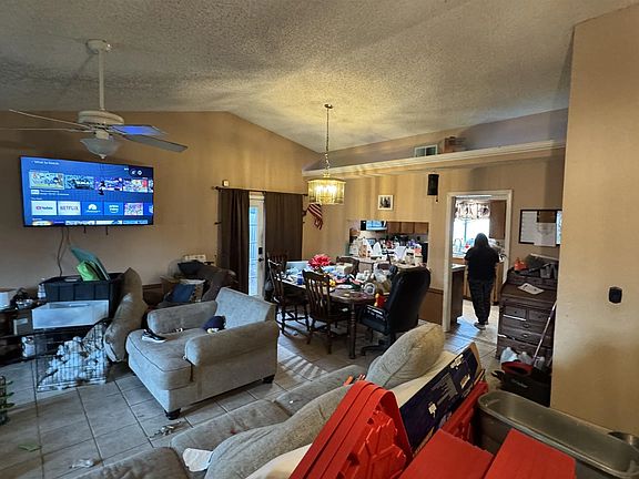 3rd image of 3642 W Redlands Ave