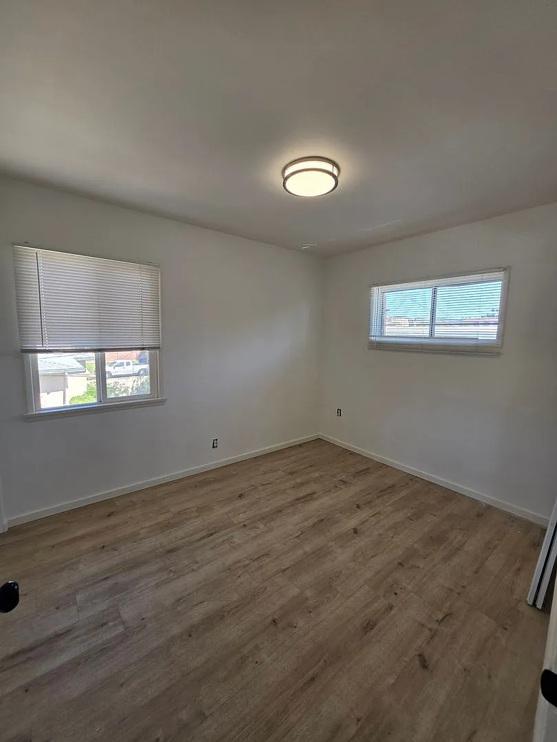 Midtown Ventura Upstairs 2+1 Apt. near CMH, Mall, Shopping — Photo 2
