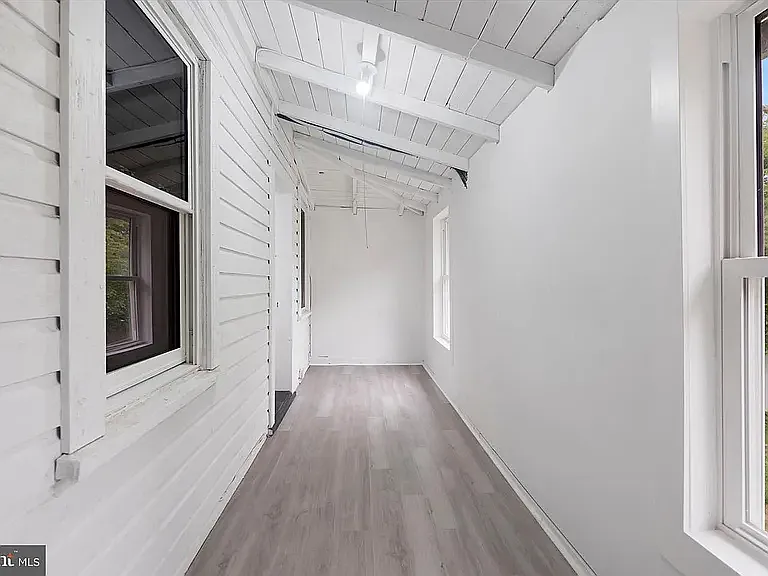 323 Fairview Ave — Photo 17
