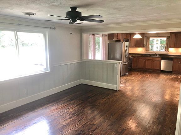Back living area /Kitchen