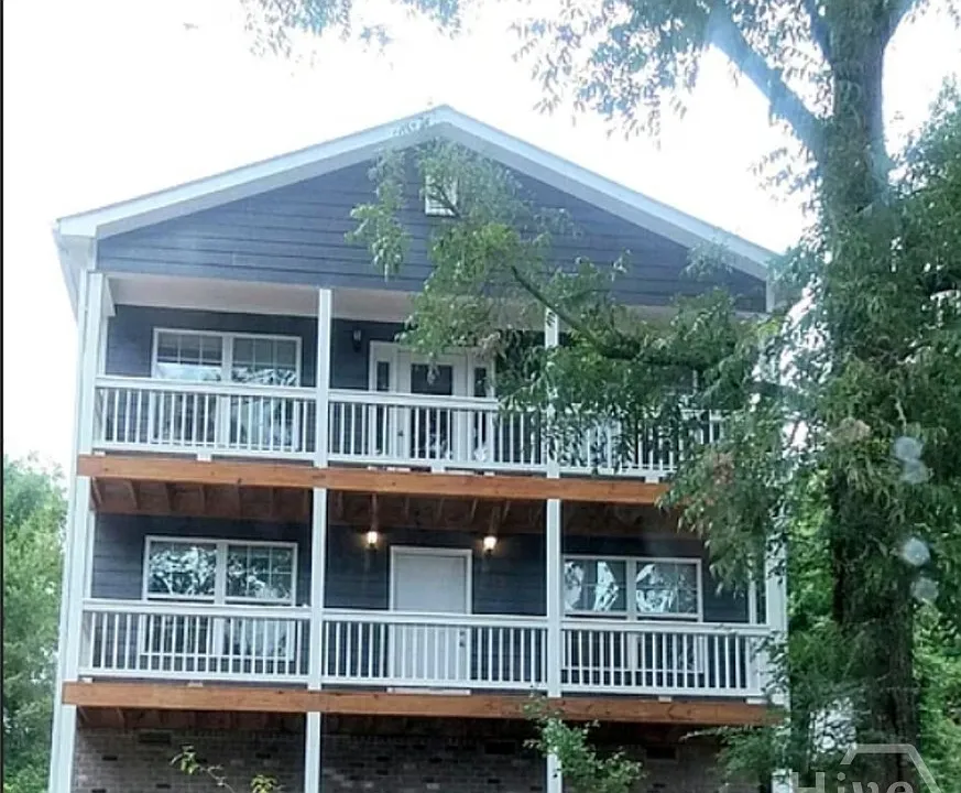 184 Strickland Ave