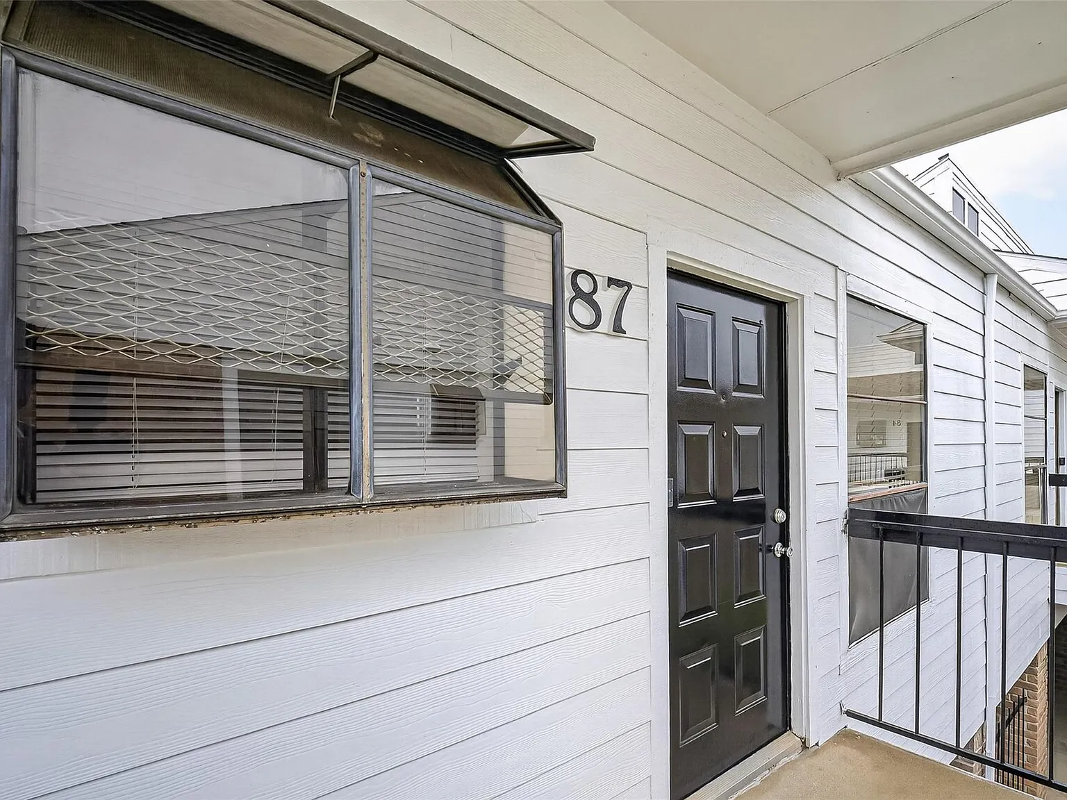 Studio, 1.0 bath, 420 sqft, $850 — Photo 4