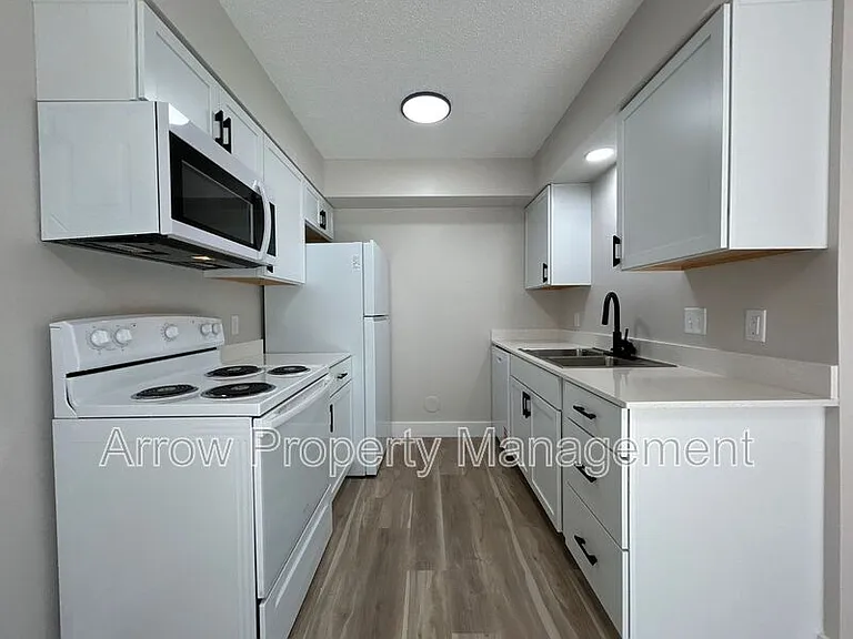 1216 S Jackson St — Photo 6