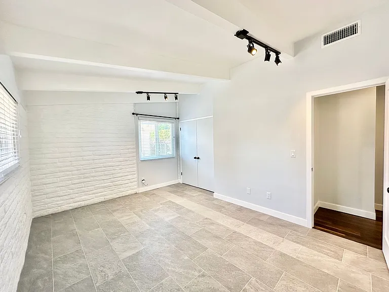 31428 Old River Rd — Photo 18