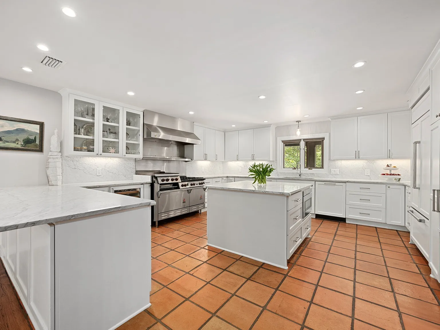 5 bed, 3.5 bath, 4856 sqft, $16,000 — Photo 4