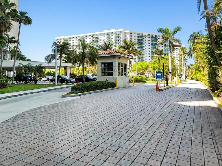 19380 Collins Ave #6 — Photo 38