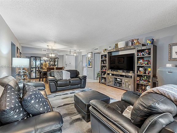 4th image of 8260 SW 24th St APT 6305