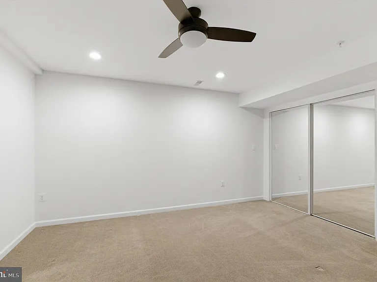 7585 Holly Ridge Dr — Photo 35