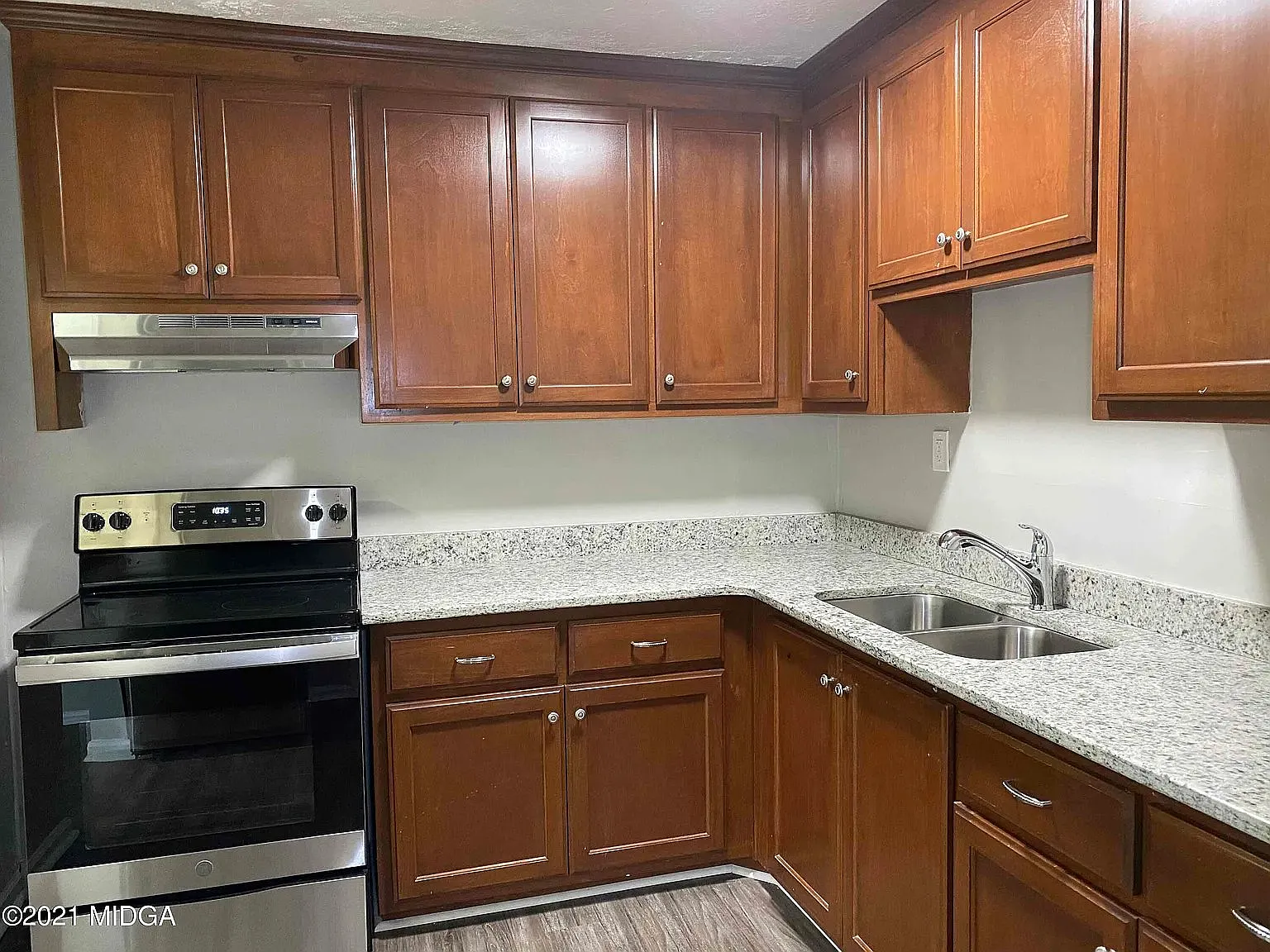 4 bed, 2.0 bath, 1525 sqft, $1,497 — Photo 2