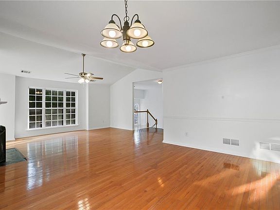 5th image of 1068 S Gordon Rd SW