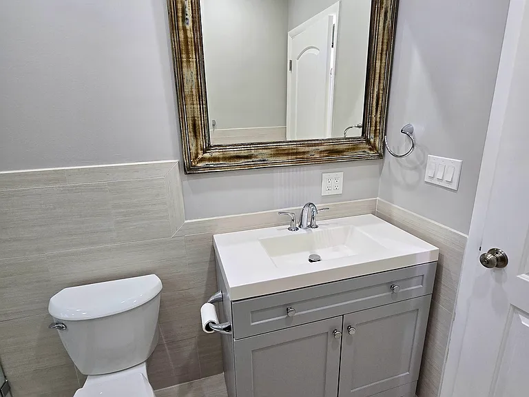2360 SW 15th St — Photo 9