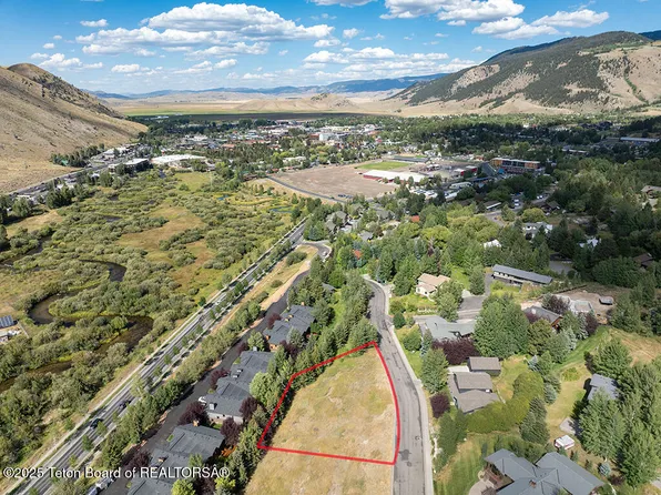 665 Rodeo Dr, Jackson, WY 83001