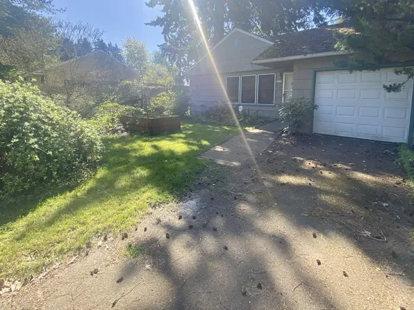 8932 NE Russell St, Portland, OR 97220