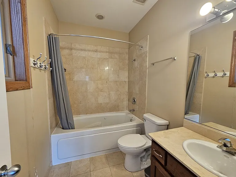 1326 W Grenshaw St #2-D — Photo 10