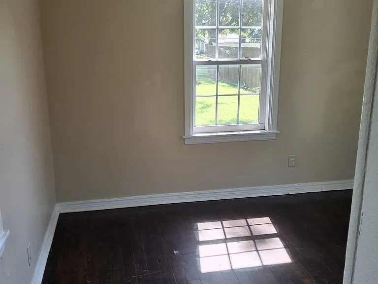 1552 S Elm Ave — Photo 18