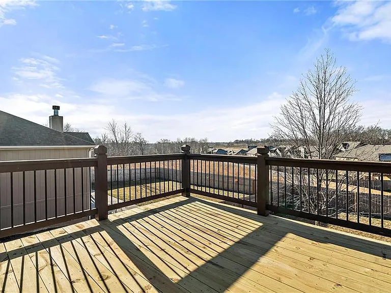 1903 Lake Dr — Photo 6