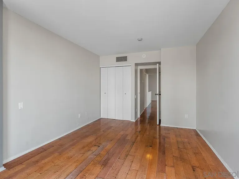 500 W Harbor Dr #714 — Photo 36